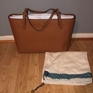TORY BURCH YORK SAFFIANO LEATHER TOTE LARGE
